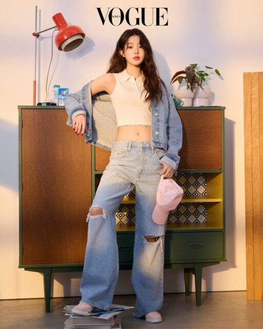 "Khi có nhiều người tò mò về mình, tôi không nghĩ đó là gánh nặng khi làm việc. Tôi chỉ làm những gì tôi thích và mọi người sẽ xem nó", Wonyoung chia sẻ. "Khi có nhiều người tò mò về mình, tôi không nghĩ đó là gánh nặng khi làm việc. Tôi chỉ làm những gì tôi thích và mọi người sẽ xem nó", Wonyoung chia sẻ.