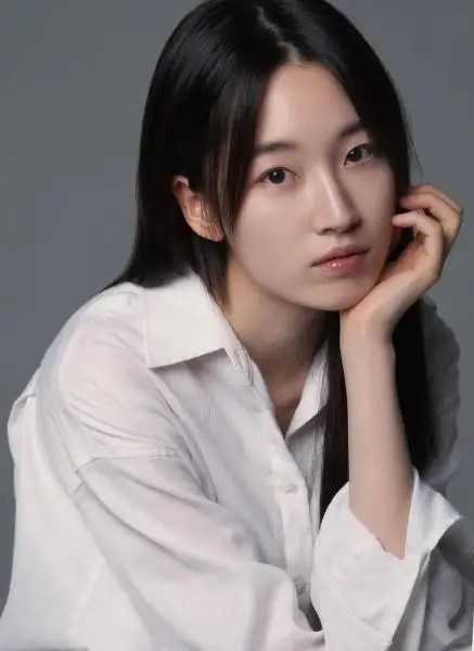 Won Ji An vào vai Seo Ji Woo, cô con gái thứ hai quyến rũ và tự tin của Jarim Apparel, một kẻ chuyên gây rối nổi tiếng, thu hút sự chú ý của công chúng. Cuộc sống Seo Ji Woo rẽ sang một hướng khác khi một vụ bê bối ngoại tình của chồng cô bị chính người yêu cũ của cô, Gyeong Do, vạch trần dẫn đến ly hôn. Vào thời điểm tồi tệ nhất, Seo Ji Woo hồi tưởng lại mối tình hạnh phúc nhất trong đời. Người hâm mộ háo hức muốn xem Won Ji An sẽ đưa hành trình cảm xúc của nhân vật Seo Ji Woo vào cuộc sống như thế nào? Với cốt truyện gồm sự lãng mạn, đam mê mãnh liệt, đau khổ và một cuộc hội ngộ bất ngờ, khán giả mong đợi rất cao đối với &apos;phản ứng hóa học&apos; giữa Park Seo Joon và Won Ji An.