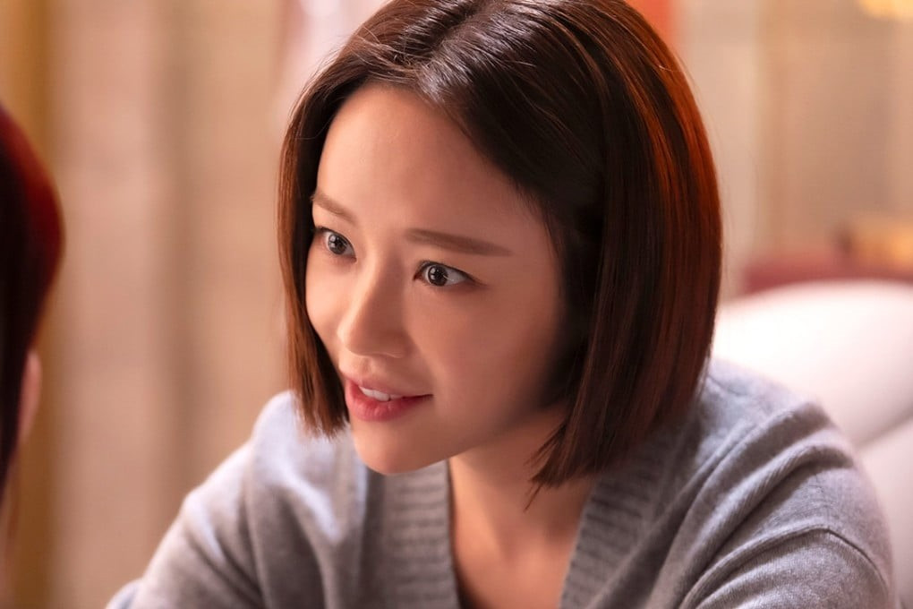 Hwang Jung Eum đã tiết lộ cuộc sống sau khi ly hôn với chồng cũ là doanh nhân Lee Young Don trong Because I'm Solo. Trở thành mẹ đơn thân sau khi kết thúc cuộc hôn nhân kéo dài 8 năm, một mình nuôi hai con nhỏ là điều không hề dễ dàng. Một trong những chuyện khiến Hwang Jung Eum khổ tâm nhất sau khi ly hôn là việc các con rất nhớ bố. Hwang Jung Eum đã tiết lộ cuộc sống sau khi ly hôn với chồng cũ là doanh nhân Lee Young Don trong Because I'm Solo. Trở thành mẹ đơn thân sau khi kết thúc cuộc hôn nhân kéo dài 8 năm, một mình nuôi hai con nhỏ là điều không hề dễ dàng. Một trong những chuyện khiến Hwang Jung Eum khổ tâm nhất sau khi ly hôn là việc các con rất nhớ bố.