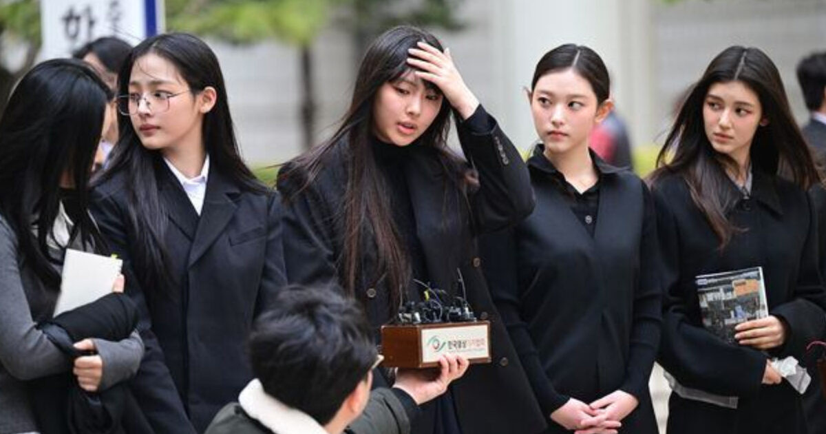 Trong phiên tòa xét xử đầu tiên cho vụ kiện của ADOR chống lại NJZ (NewJeans) để xác nhận tính hợp lệ của hợp đồng độc quyền, nhóm này tuyên bố rằng họ không thể thực hiện hợp đồng với một công ty có đội ngũ quản lý hoàn toàn mới. NJZ (NewJeans) tuyên bố HYBE đã loại Min Hee Jin. Họ không thể làm việc với một công ty có các giá trị khác biệt. NJZ (NewJeans) cũng tiết lộ rằng, ban quản lý mới của ADOR có những giá trị hoàn toàn khác so với trước đây. Trong phiên tòa xét xử đầu tiên cho vụ kiện của ADOR chống lại NJZ (NewJeans) để xác nhận tính hợp lệ của hợp đồng độc quyền, nhóm này tuyên bố rằng họ không thể thực hiện hợp đồng với một công ty có đội ngũ quản lý hoàn toàn mới. NJZ (NewJeans) tuyên bố HYBE đã loại Min Hee Jin. Họ không thể làm việc với một công ty có các giá trị khác biệt. NJZ (NewJeans) cũng tiết lộ rằng, ban quản lý mới của ADOR có những giá trị hoàn toàn khác so với trước đây.