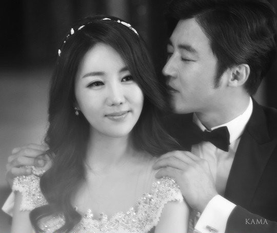 Tài tử điện ảnh xứ Hàn Ahn Jae Wook cưới vợ kém 9 tuổi ảnh 2