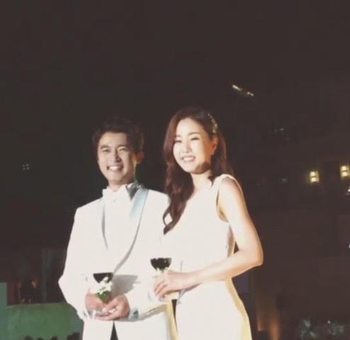 Tài tử điện ảnh xứ Hàn Ahn Jae Wook cưới vợ kém 9 tuổi ảnh 1