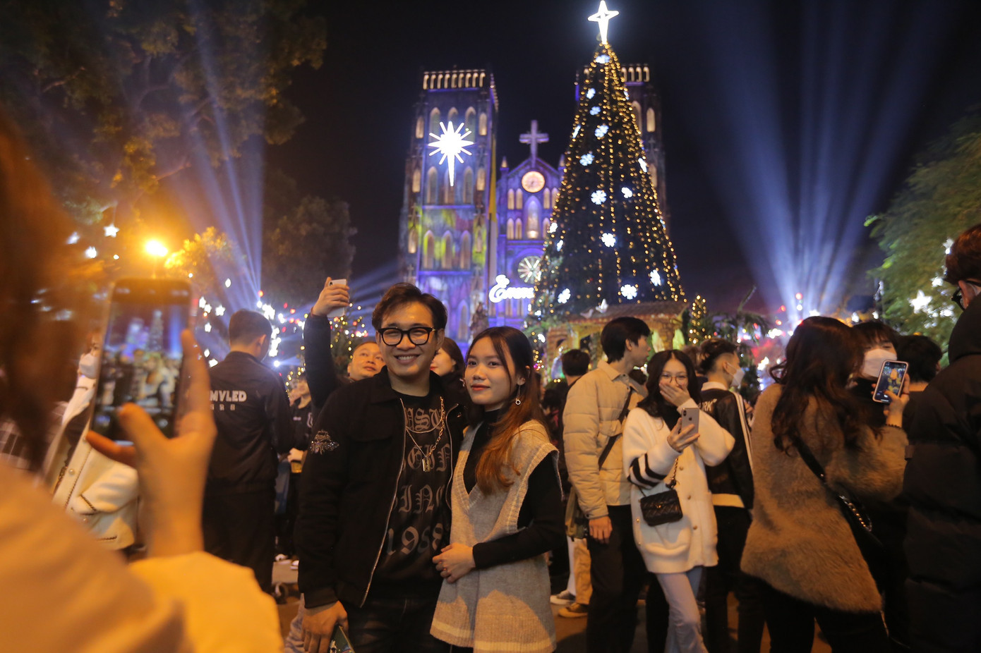 Không khí giáng sinh 2022 rộn ràng khắp nơi ảnh 6 Không khí giáng sinh 2022 rộn ràng khắp nơi ảnh 6