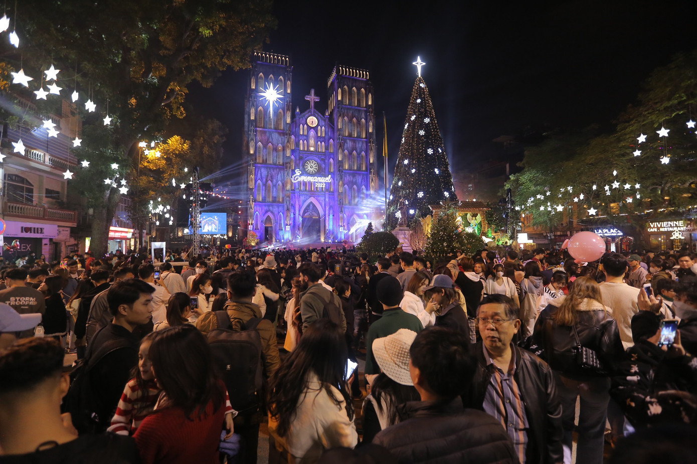 Không khí giáng sinh 2022 rộn ràng khắp nơi ảnh 7 Không khí giáng sinh 2022 rộn ràng khắp nơi ảnh 7