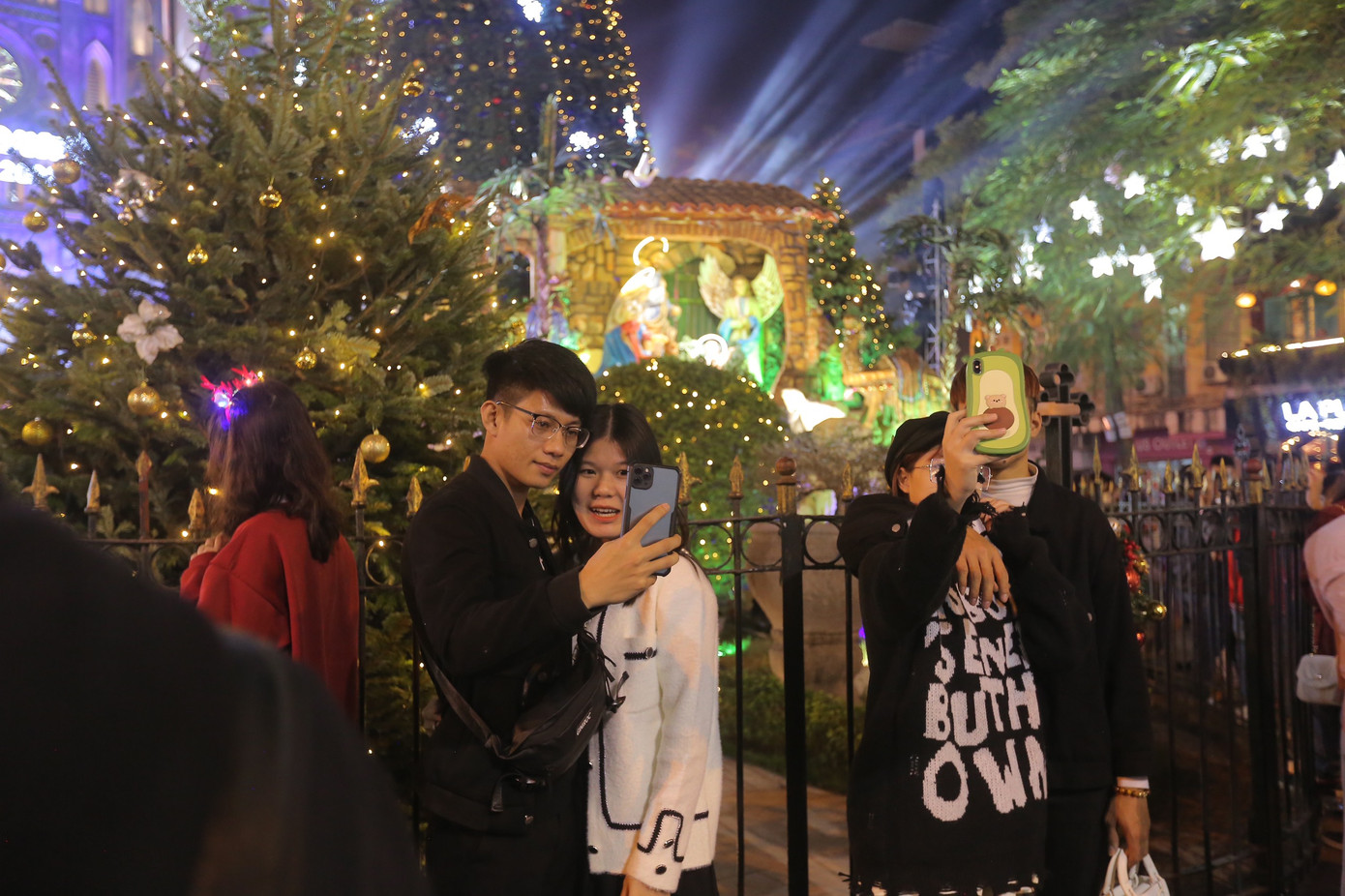 Không khí giáng sinh 2022 rộn ràng khắp nơi ảnh 8 Không khí giáng sinh 2022 rộn ràng khắp nơi ảnh 8
