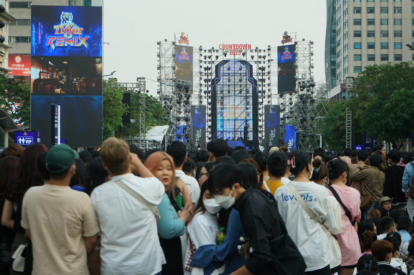 Hân hoan đón năm mới 2023, pháo hoa rực sáng bầu trời ảnh 6 Hân hoan đón năm mới 2023, pháo hoa rực sáng bầu trời ảnh 6