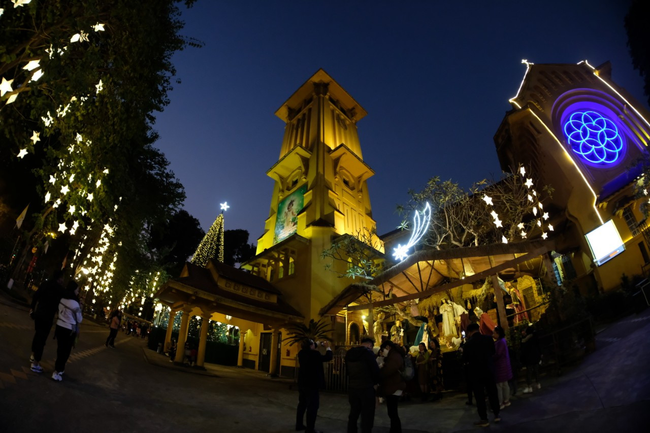 Không khí giáng sinh 2022 rộn ràng khắp nơi ảnh 15 Không khí giáng sinh 2022 rộn ràng khắp nơi ảnh 15