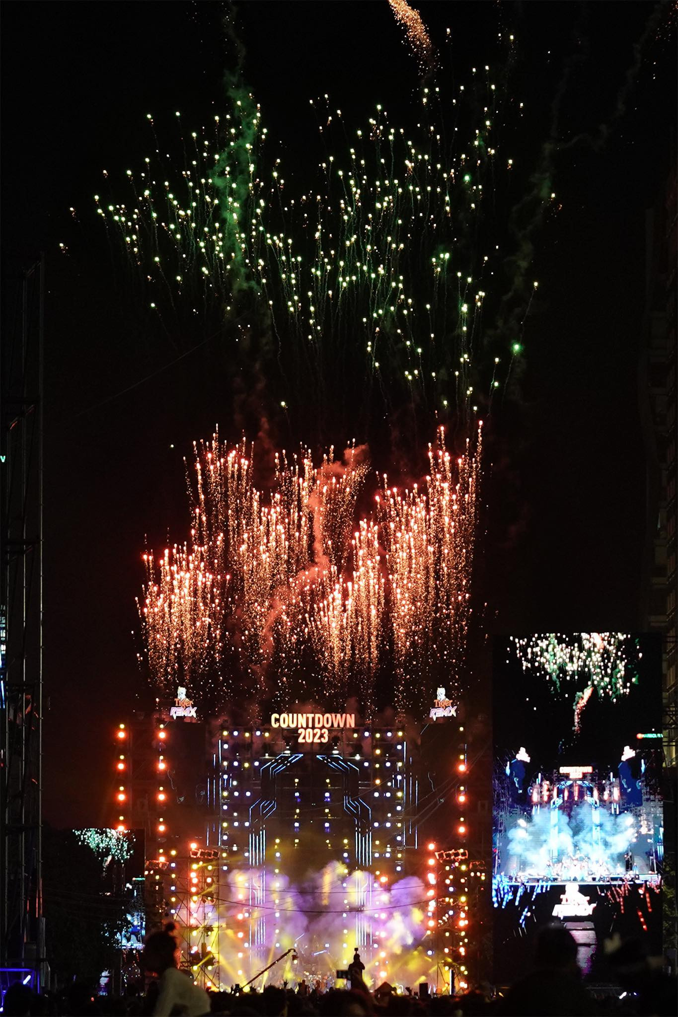 Hân hoan đón năm mới 2023, pháo hoa rực sáng bầu trời ảnh 105 Hân hoan đón năm mới 2023, pháo hoa rực sáng bầu trời ảnh 105