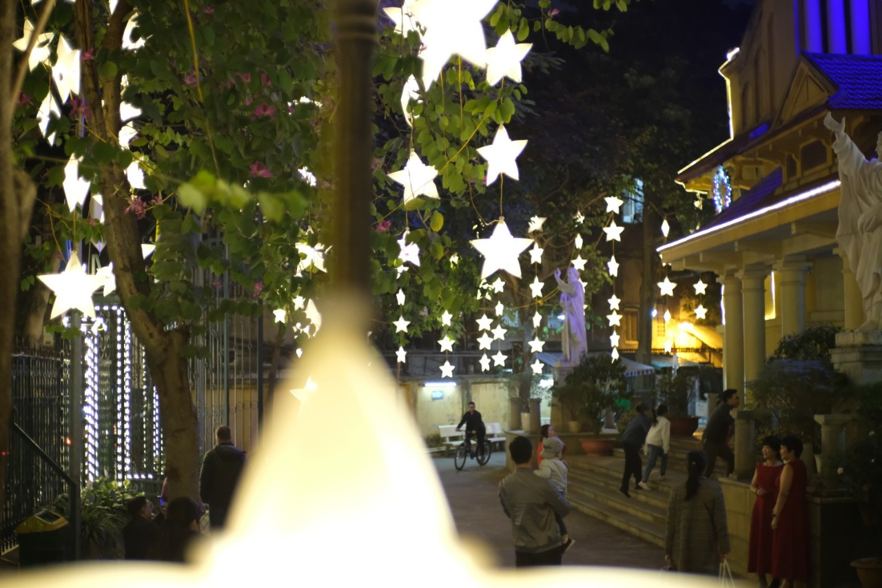 Không khí giáng sinh 2022 rộn ràng khắp nơi ảnh 25 Không khí giáng sinh 2022 rộn ràng khắp nơi ảnh 25