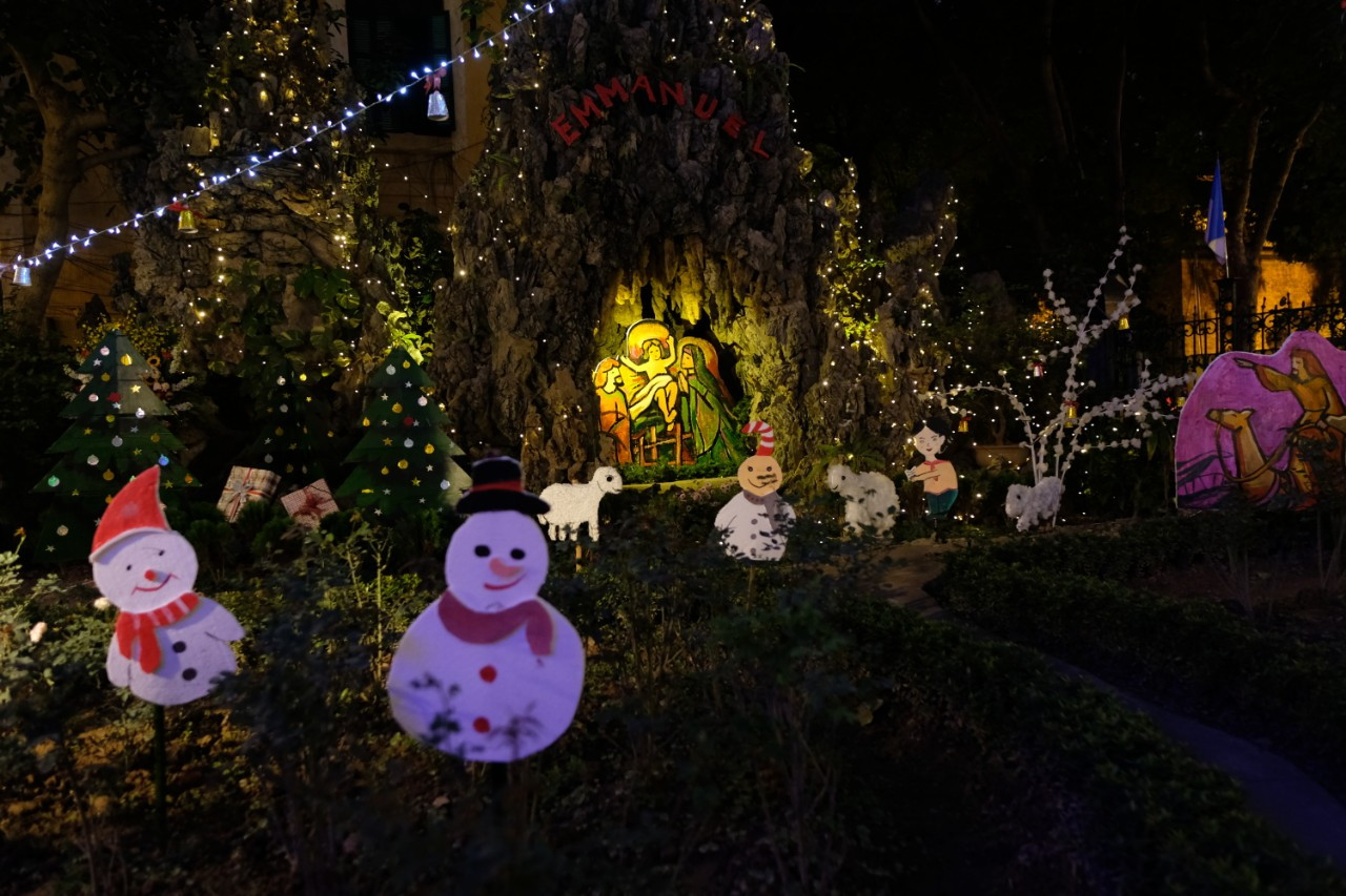 Không khí giáng sinh 2022 rộn ràng khắp nơi ảnh 27 Không khí giáng sinh 2022 rộn ràng khắp nơi ảnh 27