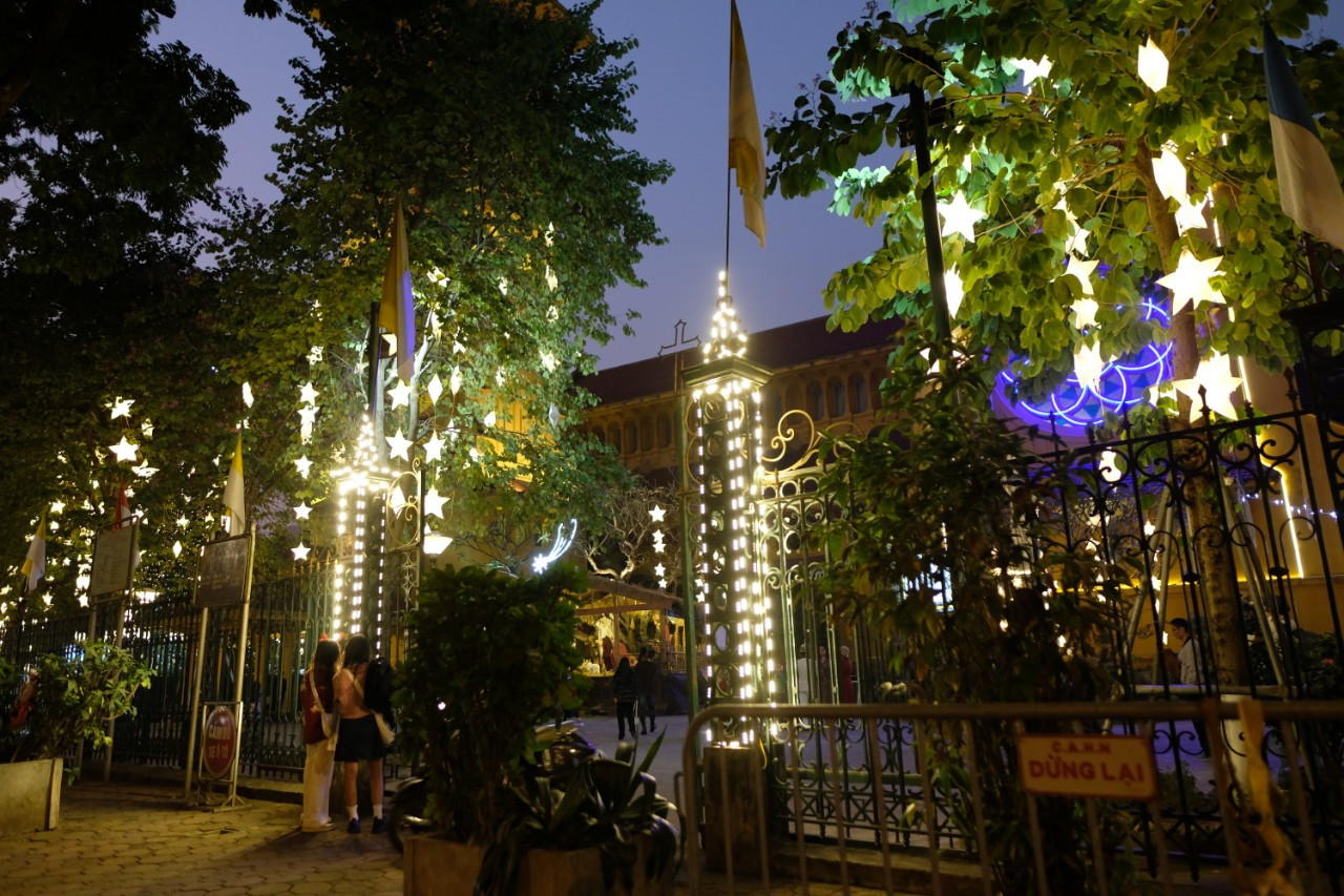 Không khí giáng sinh 2022 rộn ràng khắp nơi ảnh 12 Không khí giáng sinh 2022 rộn ràng khắp nơi ảnh 12