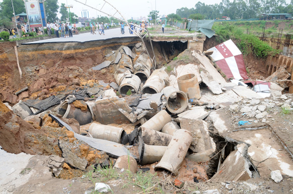 Vùng sạt lở rộng hơn 20m, sâu từ 5-7m