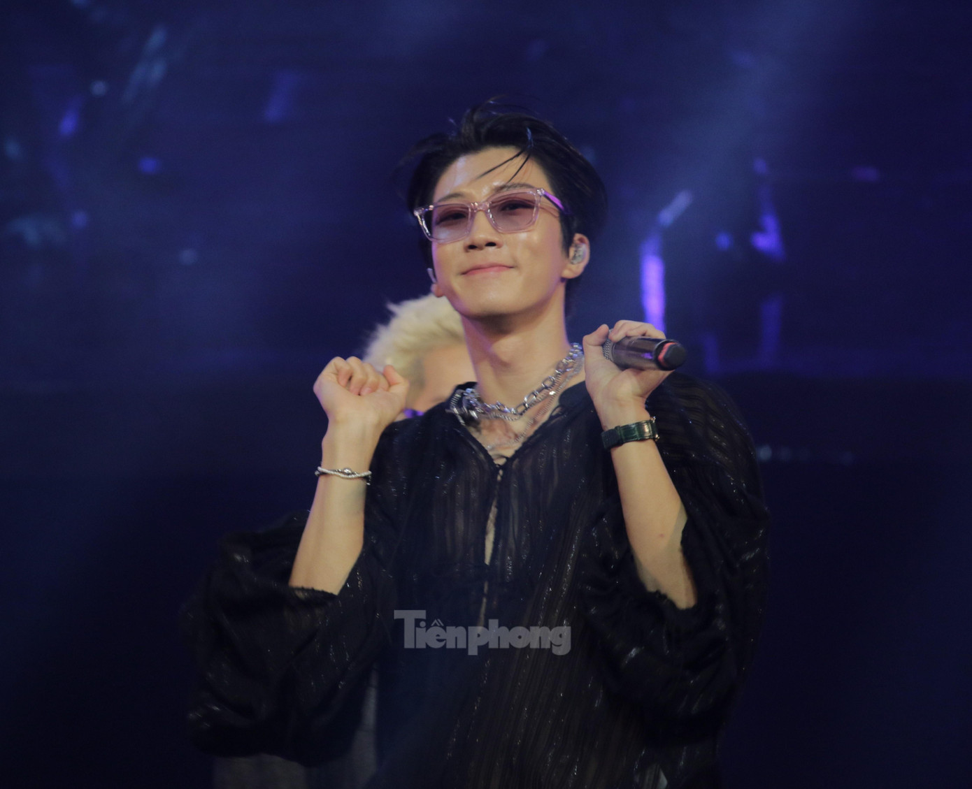 Chàng rể Việt Nam nhận được sự ủng hộ nhiệt tình từ người hâm mộ. Chàng rể Việt Nam nhận được sự ủng hộ nhiệt tình từ người hâm mộ.