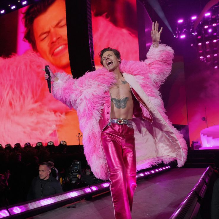 Harry Styles biểu diễn tại lễ hội âm nhạc Coachella Harry Styles biểu diễn tại lễ hội âm nhạc Coachella