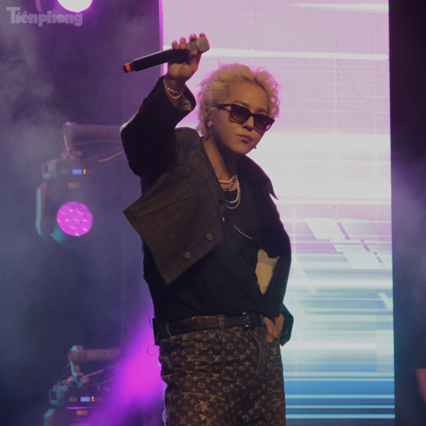 MINO (WINNER). MINO (WINNER).