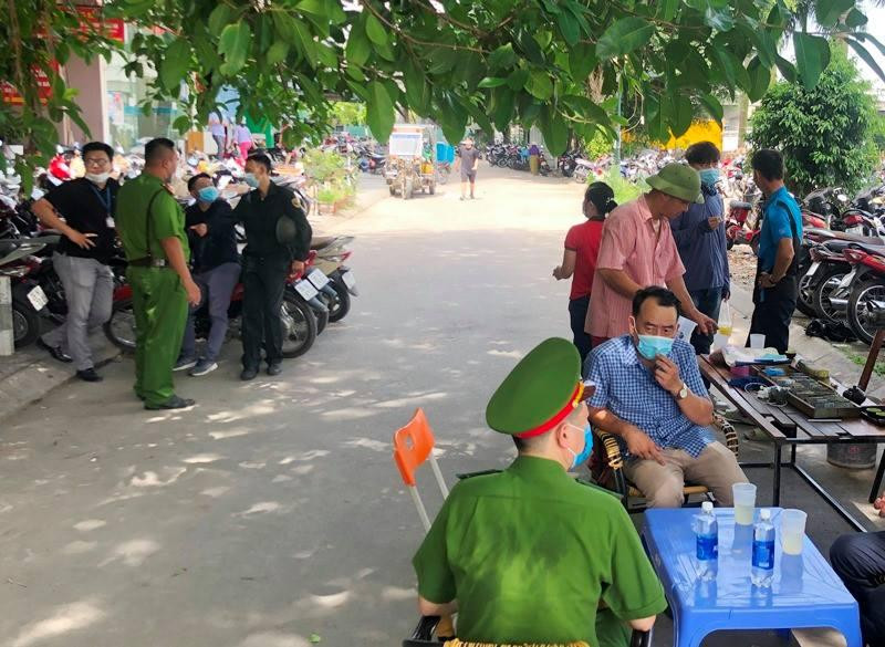 Sau có biên bản đình chỉ 4 bãi xe lậu xung quanh tòa VP6, tổ công tác liên ngành đã thống nhất, giao cho UBND phường Hoàng Liệt có trách nhiệm bảo vệ, chống tái lấn chiếm, vi phạm. Cùng với đó tăng cường kiểm tra, xử lý các điểm trông xe lậu khác tại Linh Đàm, phòng tránh những sự gây mất an ninh trật tự.