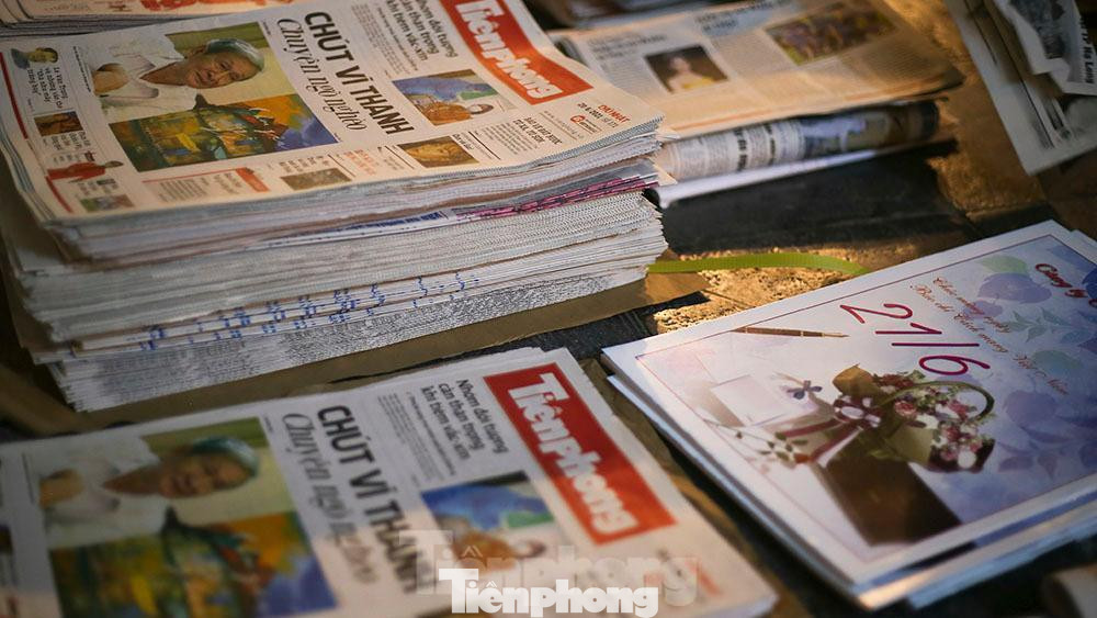 Các tờ báo sẽ được phân loại theo đơn đặt hàng, sau đó được đóng gói và vận chuyển tới các sạp báo lẻ, các cơ quan và tổ chức.