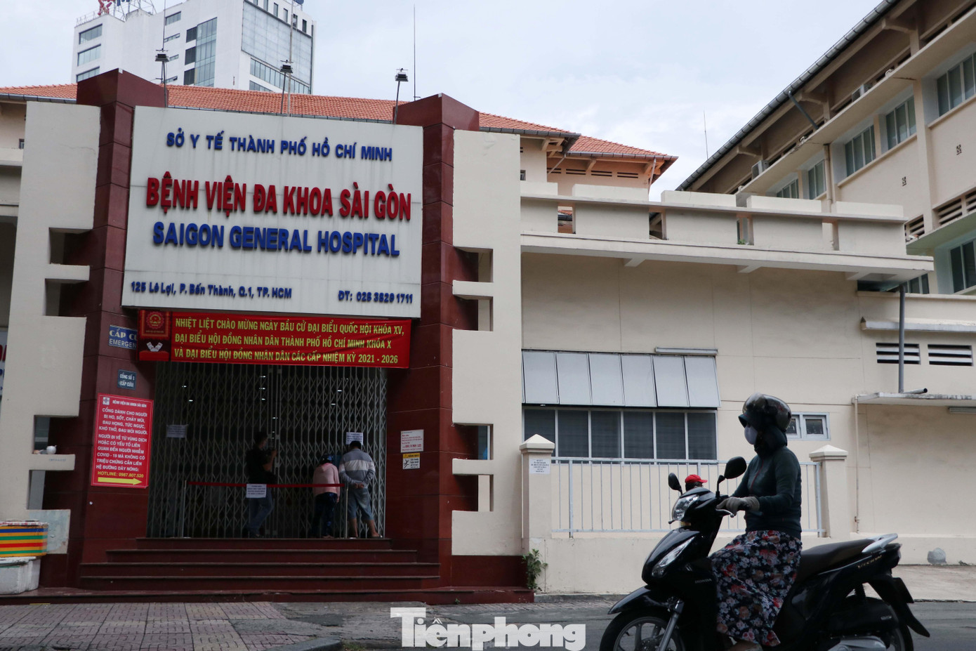 Ngày 22/6, Bệnh viện Đa khoa Sài Gòn ở quận 1, TPHCM thông báo tạm ngưng khám bệnh ngoại trú để thực hiện các biện pháp phòng chống dịch COVID-19 sau khi phát hiện 5 ca dương tính với SARS-CoV-2 đến khám bệnh. Ngày 22/6, Bệnh viện Đa khoa Sài Gòn ở quận 1, TPHCM thông báo tạm ngưng khám bệnh ngoại trú để thực hiện các biện pháp phòng chống dịch COVID-19 sau khi phát hiện 5 ca dương tính với SARS-CoV-2 đến khám bệnh.