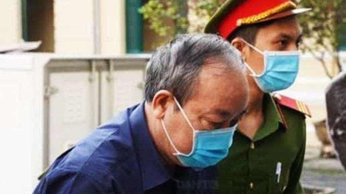 Cựu Thứ trưởng Nguyễn Hồng Trường tại phiên tòa sơ thẩm. Ảnh: Tân Châu Cựu Thứ trưởng Nguyễn Hồng Trường tại phiên tòa sơ thẩm. Ảnh: Tân Châu