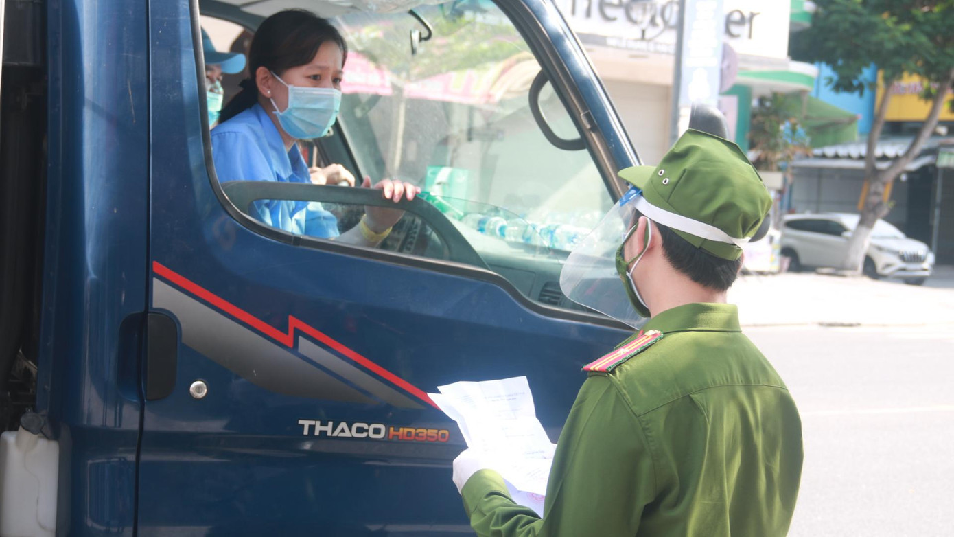 Một trường hợp giấy tờ di chuyển không hợp lệ được yêu cầu quay đầu xe