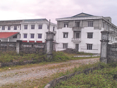 Qua nhiều năm xây dựng, Bệnh viện đa khoa Chân Mây vẫn chưa hoàn thiện. Ảnh: Ngọc Văn. Qua nhiều năm xây dựng, Bệnh viện đa khoa Chân Mây vẫn chưa hoàn thiện. Ảnh: Ngọc Văn