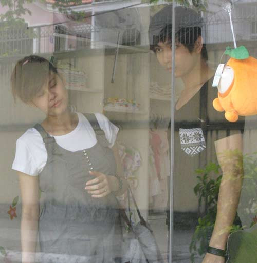 Nhưng chưa kịp gợi cảm thì đã mang bầu với chàng ca sĩ lắm tai tiếng Tim?