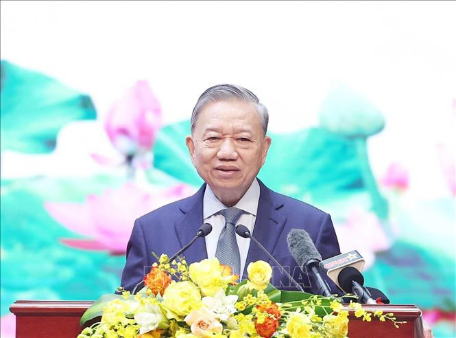 Tổng Bí thư Tô Lâm phát biểu tại buổi gặp mặt, động viên đại biểu thế hệ trẻ trong Quân đội, nhân dịp kỷ niệm 80 năm Ngày thành lập Quân đội nhân dân Việt Nam (22/12/1944 - 22/12/2024), 35 năm Ngày hội Quốc phòng toàn dân (22/12/1989 - 22/12/2024), chiều 18/12. Ảnh: Thống Nhất/TTXVN Tổng Bí thư Tô Lâm phát biểu tại buổi gặp mặt, động viên đại biểu thế hệ trẻ trong Quân đội, nhân dịp kỷ niệm 80 năm Ngày thành lập Quân đội nhân dân Việt Nam (22/12/1944 - 22/12/2024), 35 năm Ngày hội Quốc phòng toàn dân (22/12/1989 - 22/12/2024), chiều 18/12. Ảnh: Thống Nhất/TTXVN