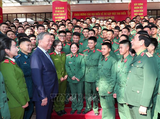 Tổng Bí thư Tô Lâm và các đại biểu thế hệ trẻ trong Quân đội. Ảnh: Trọng Đức/TTXVN Tổng Bí thư Tô Lâm và các đại biểu thế hệ trẻ trong Quân đội. Ảnh: Trọng Đức/TTXVN