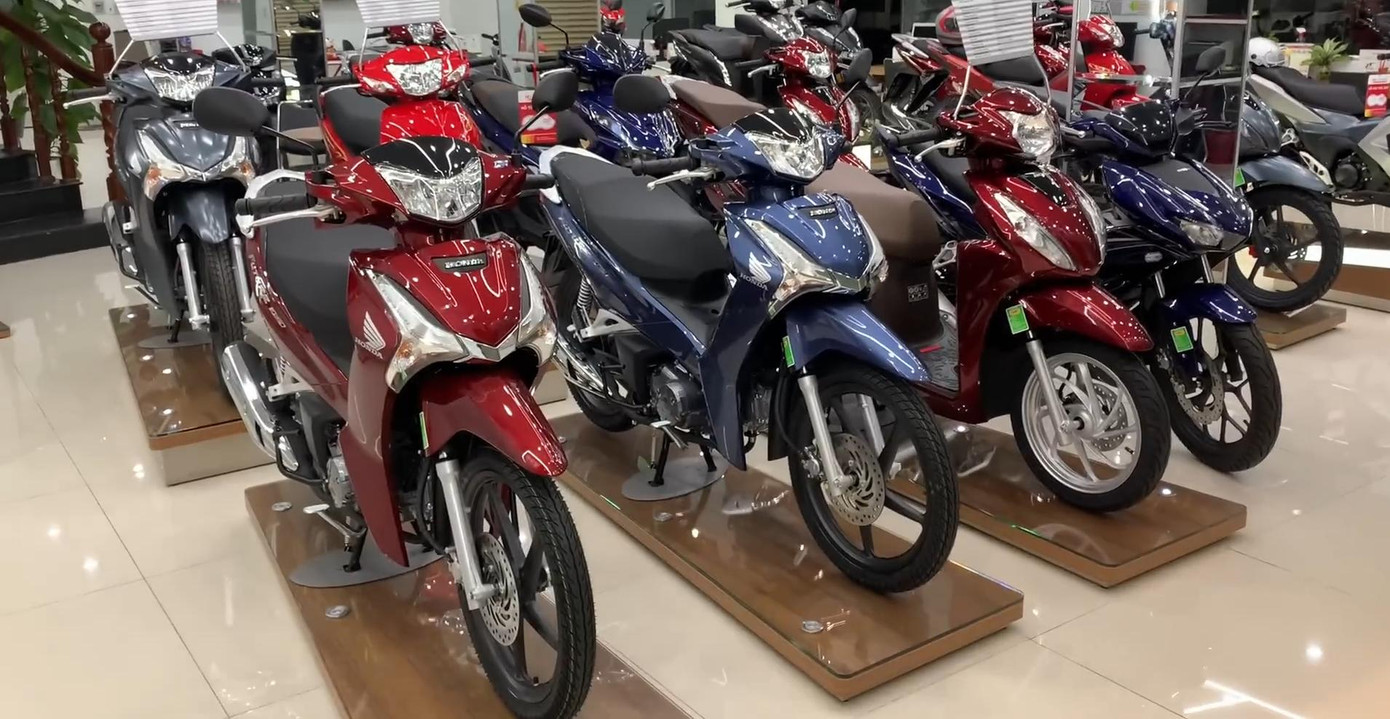Thị trường xe máy cũng chứng kiến sự sụt giảm trong doanh số của các thương hiệu lớn dù sức mua vẫn cao.