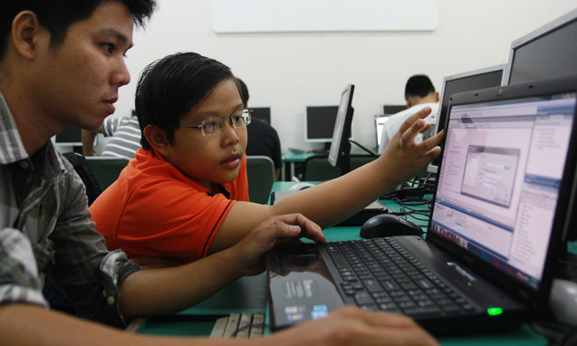 Ngoài học chính quy ở lớp, Hảo đang theo học ngôn ngữ lập trình tại Trung tâm FPT-APTECH - Ảnh: Yến Trinh