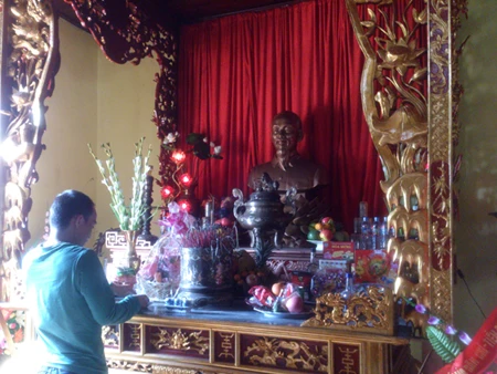 Khu tưởng niệm Chủ tịch Hồ Chí Minh trong khuôn viên đồn điền Chi Nê