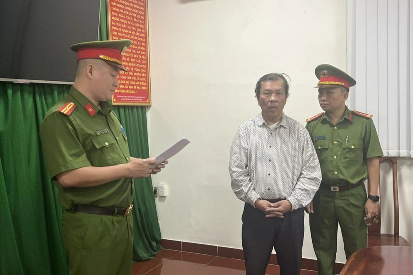 Bị can Trần Văn Sỹ tại Cơ quan điều tra. Ảnh: Công an cung cấp