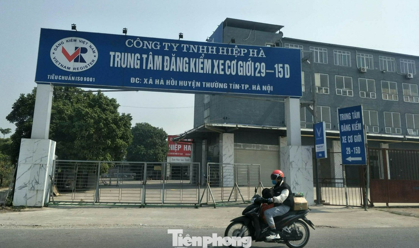 Một trung tâm đăng kiểm tại Hà Nội đang dừng hoạt động, nhiều cá nhân liên quan bị khởi tố.