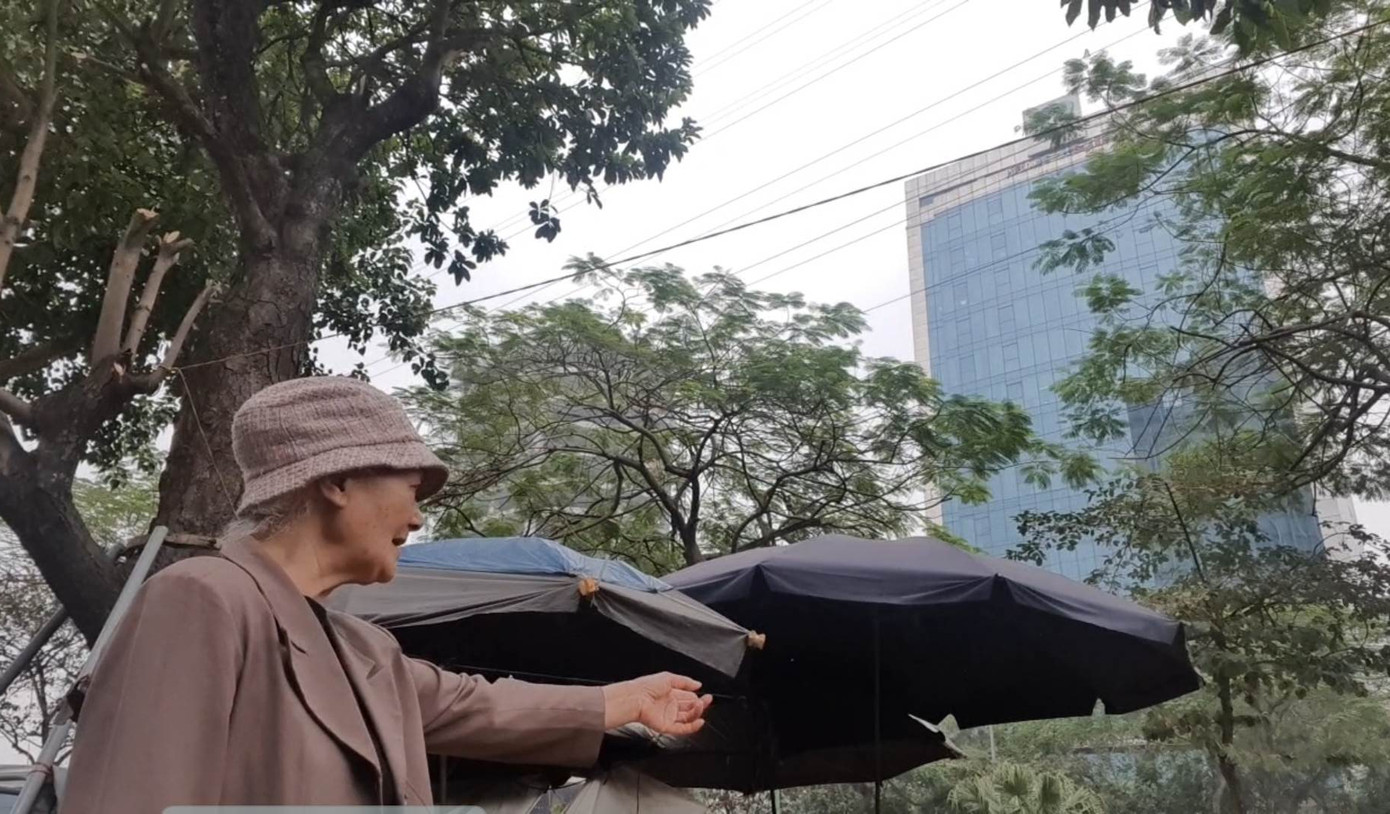 Người bán nước tên Mọc phát giá thuê vỉa hè tại phường Vạn Phúc Người bán nước tên Mọc phát giá thuê vỉa hè tại phường Vạn Phúc