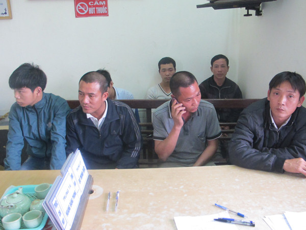 Bốn cò mồi bị xử phạt ngày 24-1. Bốn cò mồi bị xử phạt ngày 24-1