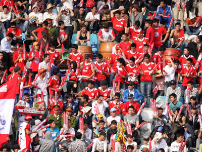 Sân Lạch Tray lại hừng hực đón vị khách Hà Nội T&T Ảnh Tường Vũ 