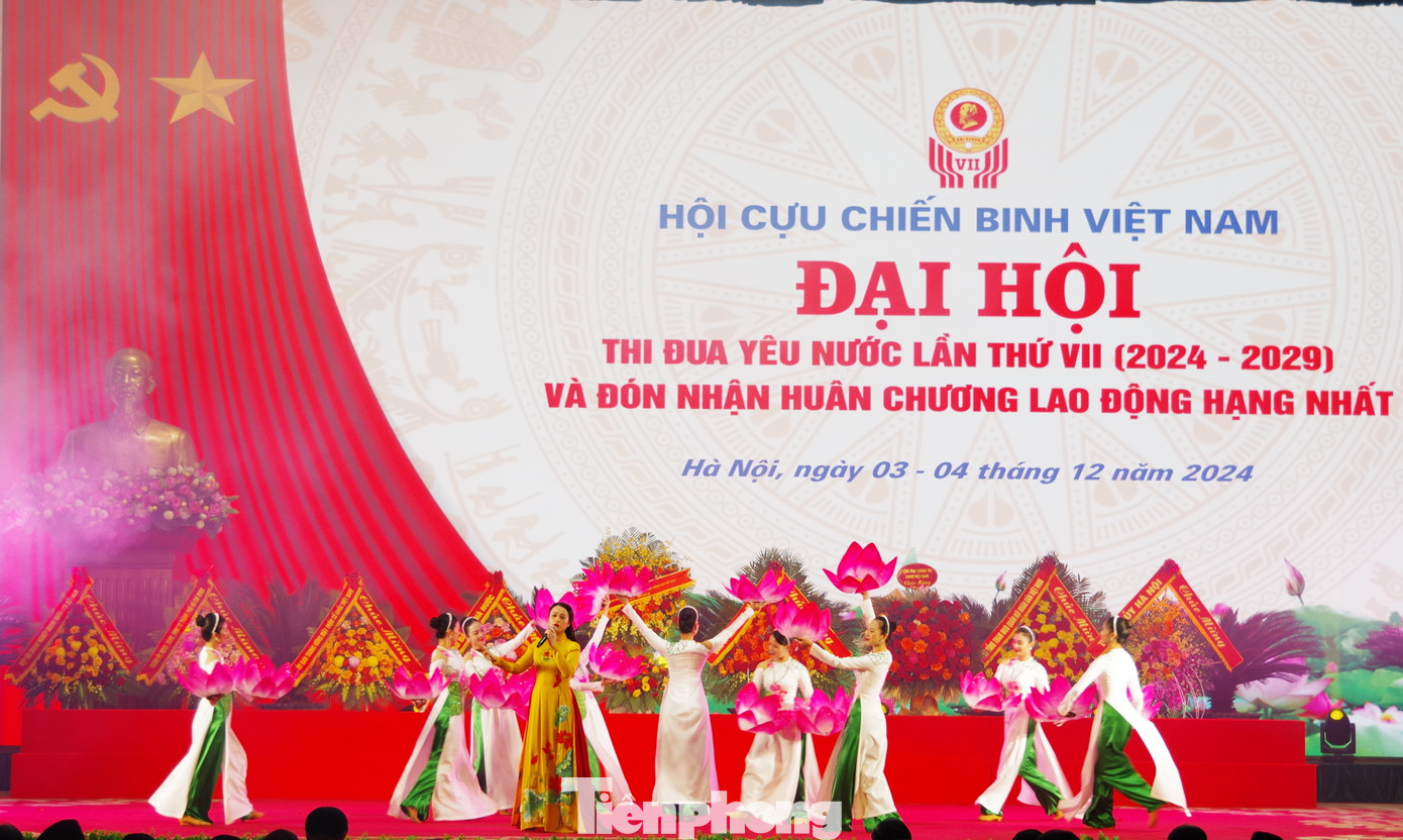 Tiết mục văn nghệ chào mừng đại hội.