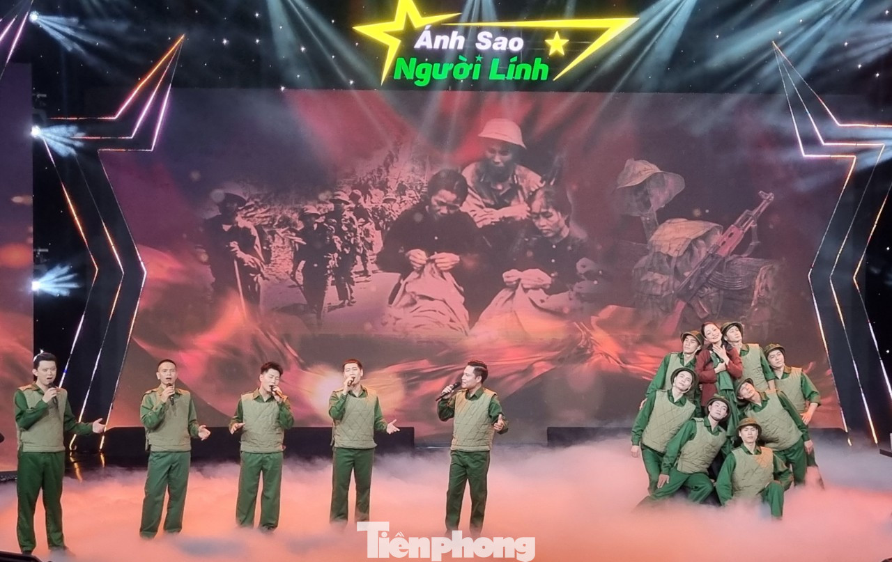 Ca khúc "Đưa cơm cho mẹ đi cày", sáng tác: Hàn Ngọc Bích, biểu diễn Nhóm Besinger và ca khúc "Tấm áo chiến sĩ mẹ vá năm xưa", sáng tác: Nguyễn Văn Tý, ca sĩ Hoàng Tùng & Nhóm Oplus thể hiện.