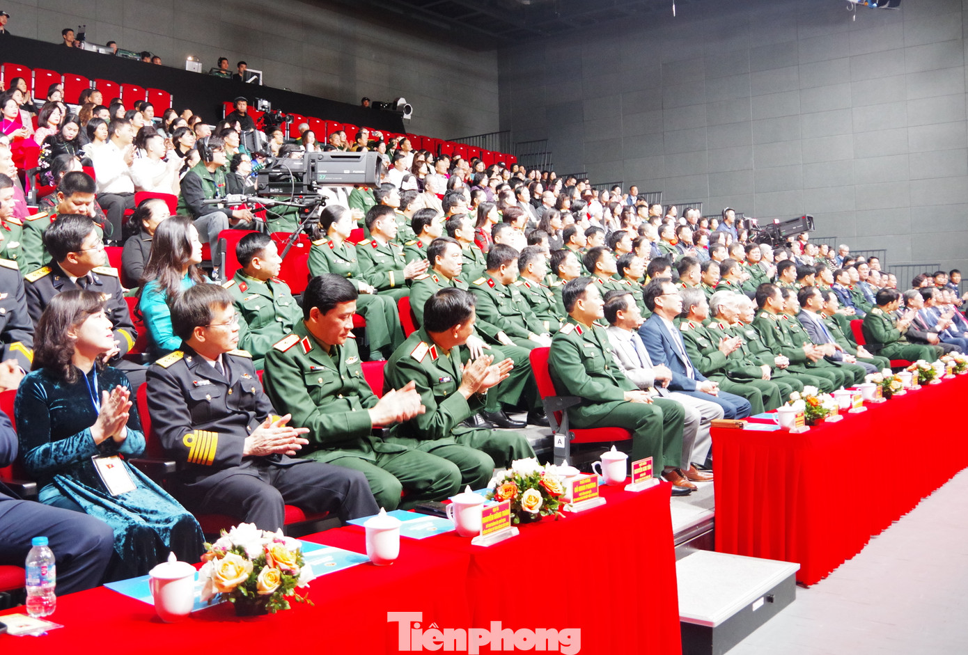 Các đại biểu dự chương trình nghệ thuật "Ánh Sao Người lính".