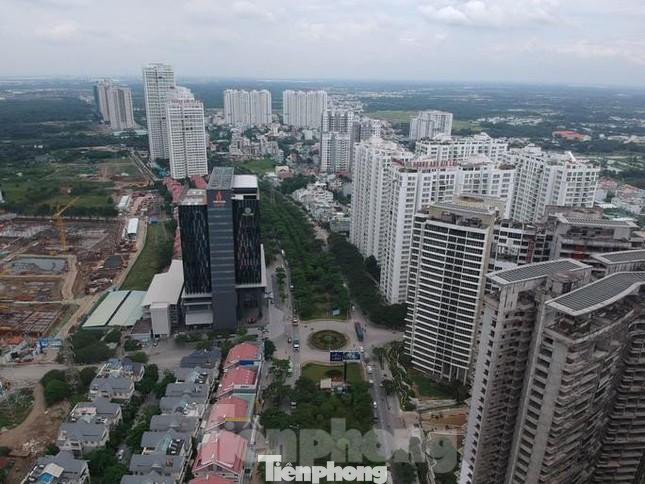 Nhiều ngân hàng tạm dừng việc giải ngân các khoản vay trong lĩnh vực bất động sản. Nhiều ngân hàng tạm dừng việc giải ngân các khoản vay trong lĩnh vực bất động sản.