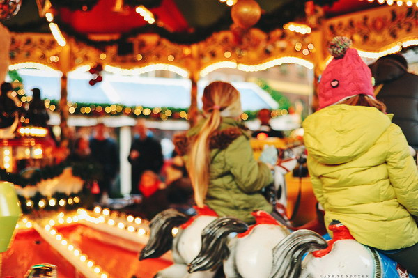 Thời gian của những phiên chợ này thường kéo dài từ hai ngày cuối tuần (đối với những thành phố nhỏ) đến bốn - năm tuần (với các thành phố lớn)