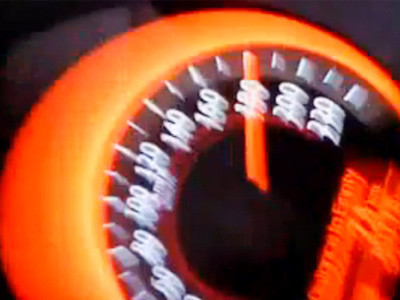 Vận tốc đang chỉ 180 km/h