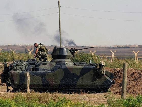 Thổ Nhĩ Kỳ đưa quan áp sát biên giới với Syria. Thổ Nhĩ Kỳ điều quân tới biên giới với Syria