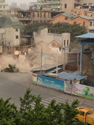 "Hố tử thần" này vẫn tiếp tục mở rộng.