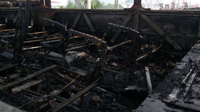 Nội thất bên trong xe đều cháy rụi