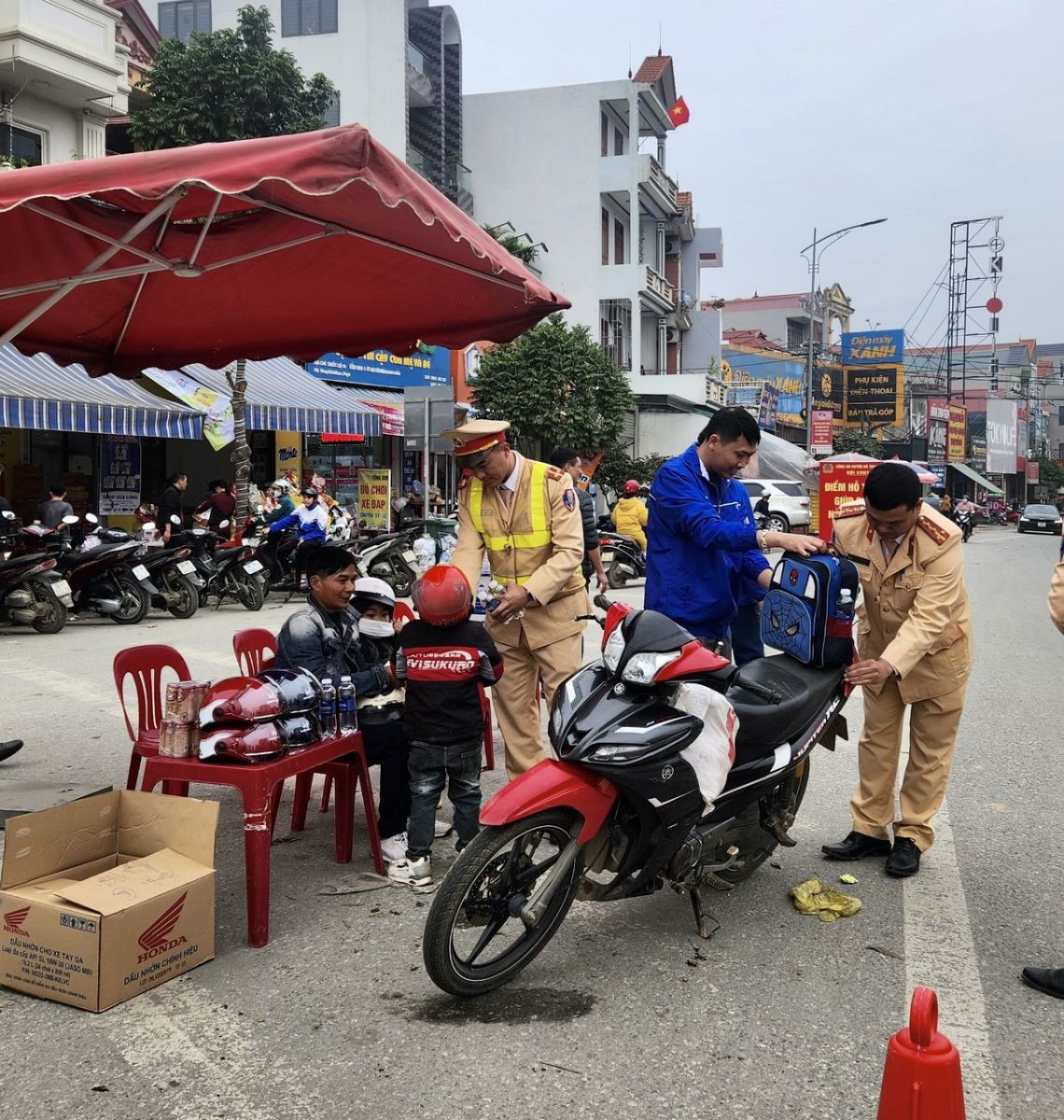 Những việc làm ý nghĩa của các chiến sỹ công an tạo ấn tượng đẹp trong lòng người dân.