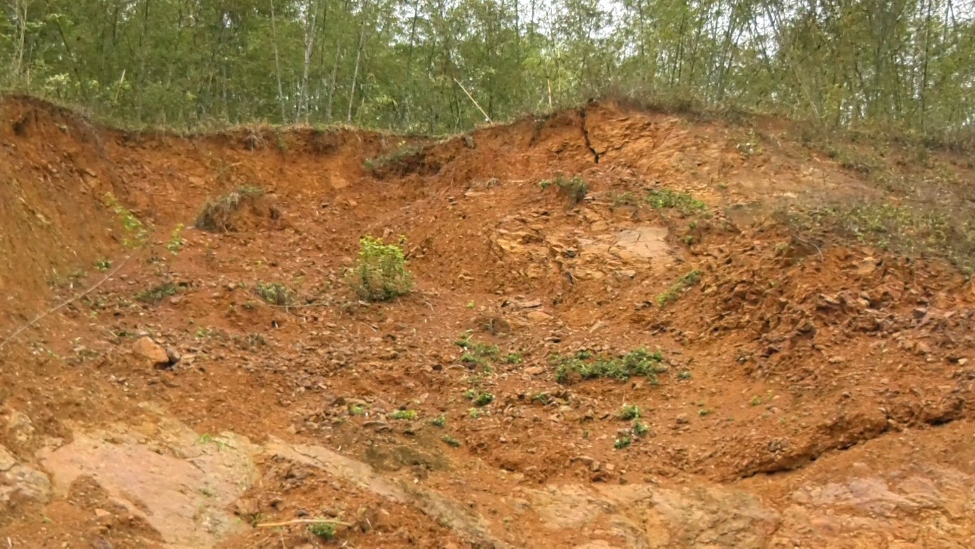 Vị trí mới sạt lở, đã từng bị sạt lở trước Tết Nguyên đán Giáp Thìn Vị trí mới sạt lở, đã từng bị sạt lở trước Tết Nguyên đán Giáp Thìn