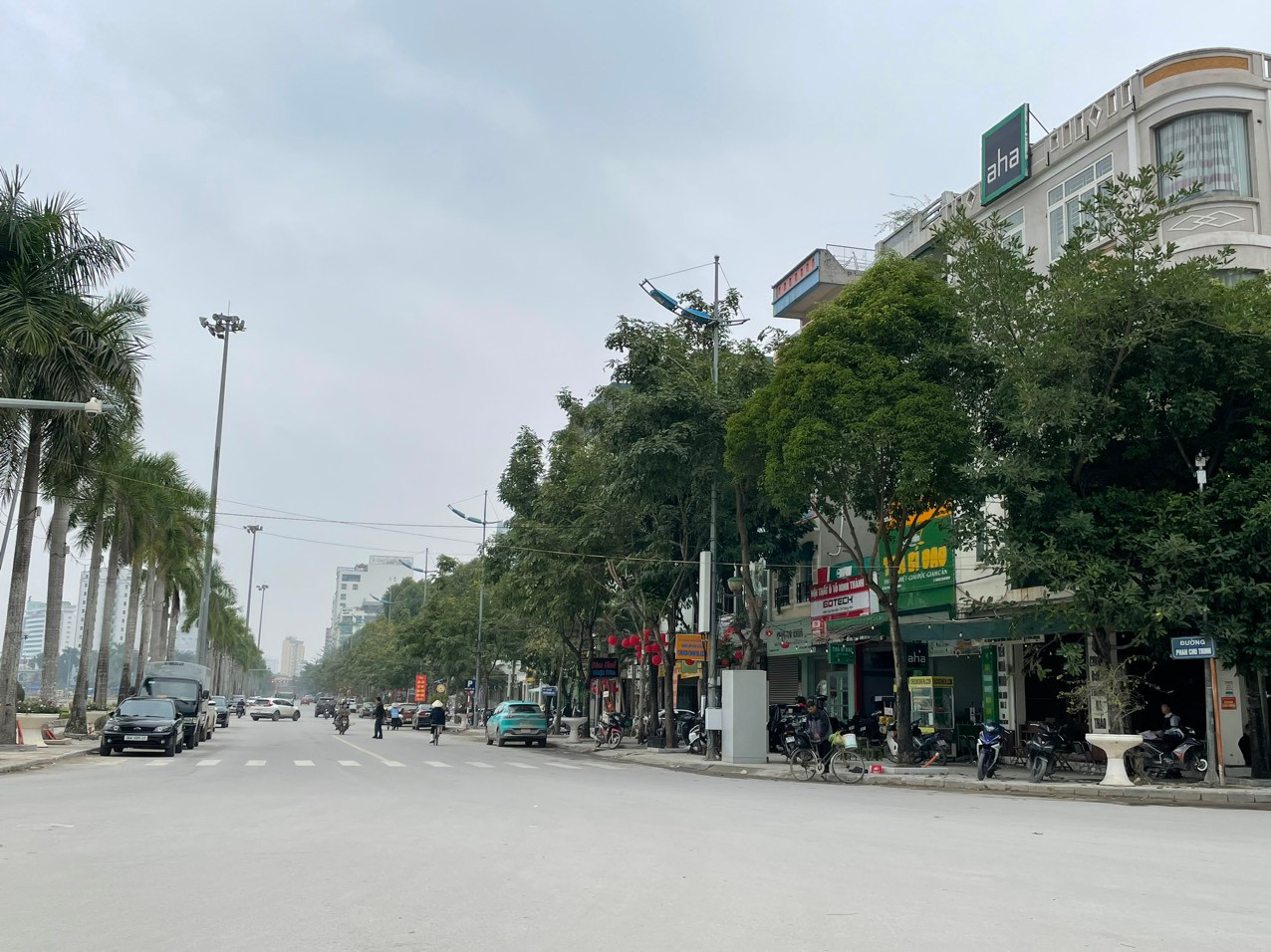 Điểm đầu đường Phan Chu Trinh giao cắt đường Dương Đình Nghệ (phía trước cổng Ga Thanh Hóa).