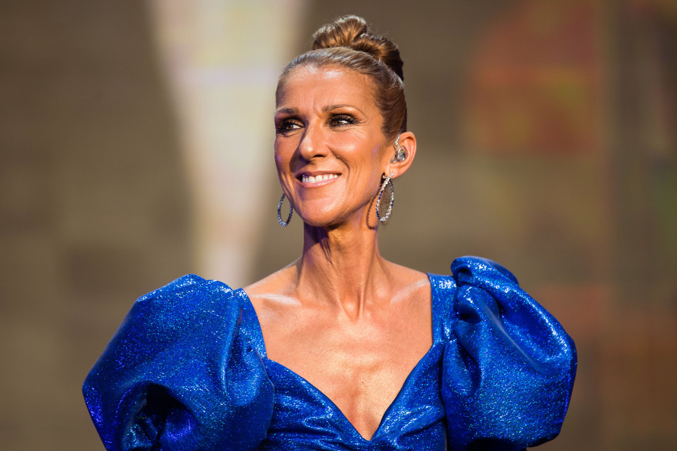 Celine Dion nói rằng: "Tôi đang làm việc chăm chỉ mỗi ngày, nhưng tôi phải thừa nhận rằng đó là một cuộc đấu tranh". Celine Dion nói rằng: "Tôi đang làm việc chăm chỉ mỗi ngày, nhưng tôi phải thừa nhận rằng đó là một cuộc đấu tranh".