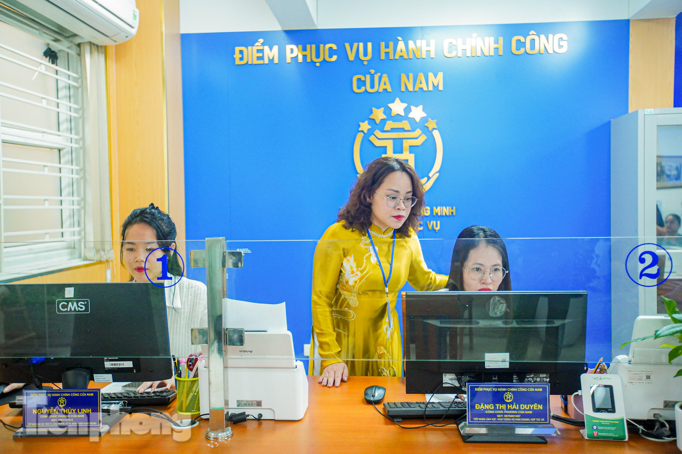 Ông Nguyễn Quốc Hoàn, Chủ tịch UBND phường Cửa Nam (Hà Nội) cho biết, để chính quyền địa phương 2 cấp chính thức đi vào hoạt động ngày hôm nay, phường đã sớm có công tác chuẩn bị về kỹ thuật, nhân lực, chạy thử nghiệm. Để tránh tình trạng quá đông người dân đến thực hiện các thủ tục hành chính, phường Cửa Nam đã có hướng dẫn, tuyên truyền cho người dân trên địa bàn về việc sử dụng các ứng dụng phần mềm, đặc biệt là trên ứng dụng dịch vụ công quốc gia.